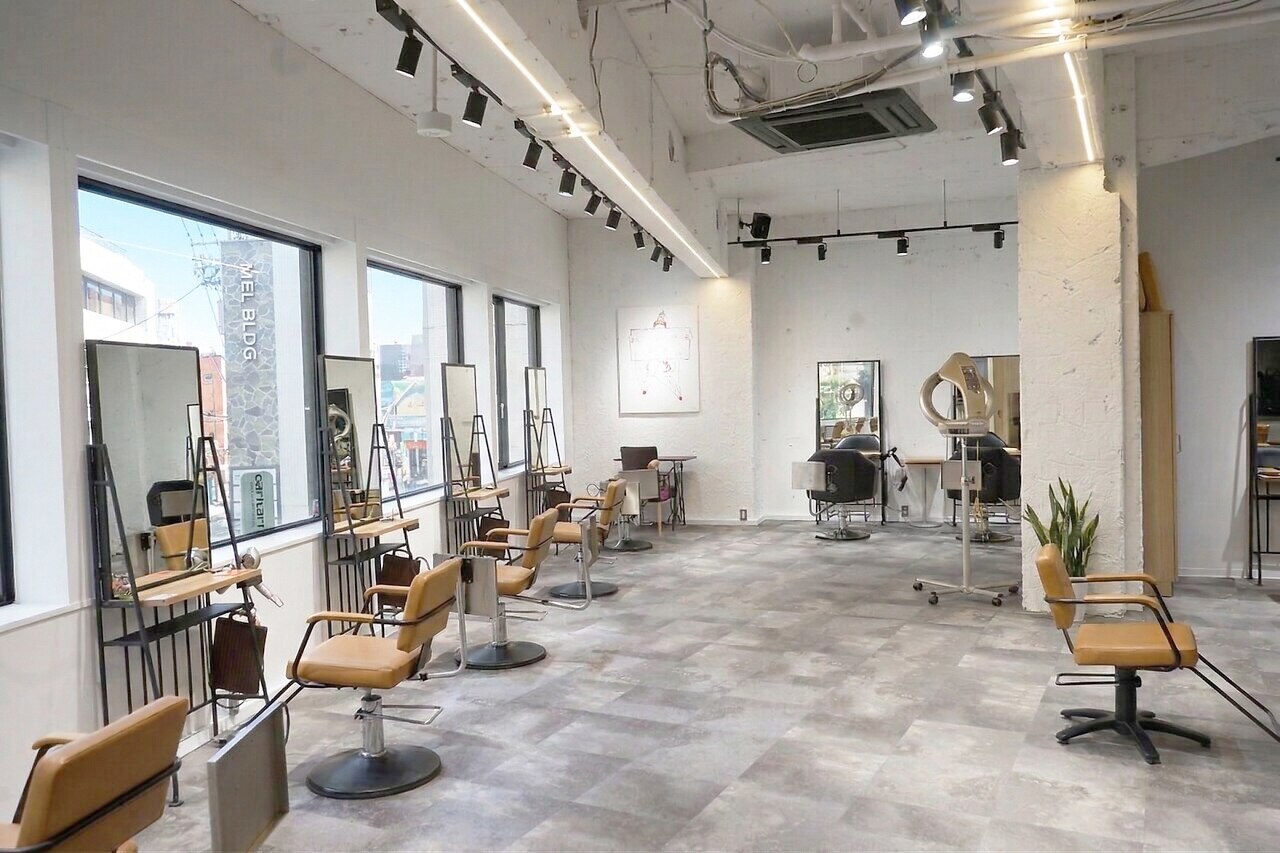 Hair&Nail/Eye Sofa 仙台 移転OPEN｜広々フロアで叶う、上質な髪質改善時間。自然光が差し込む店内